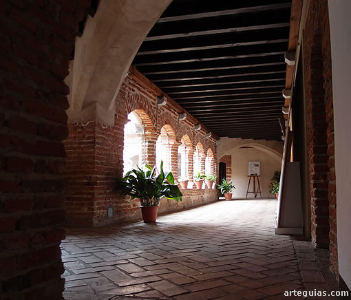 Una de las pandas del claustro del Monasterio de Tentud&iacute;a