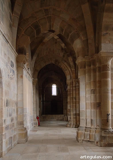 Nave lateral de la iglesia