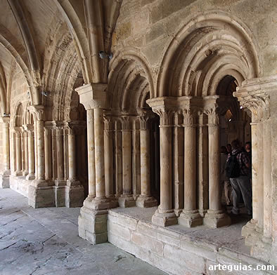 Comunicación entre la sala capitular y el claustro