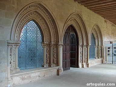 Comunicaci&oacute;n entre el claustro y la sala capitular
