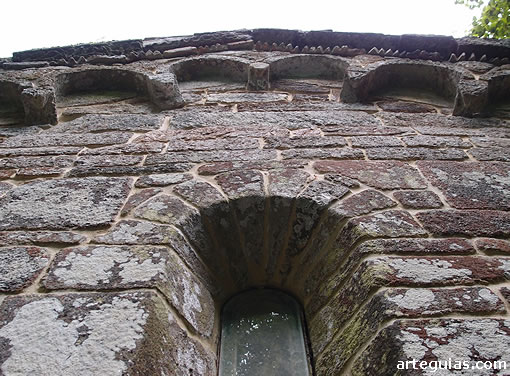 Muro oriental de la cabecera