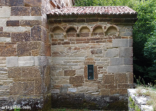 Otro &aacute;ngulo de la cabecera de San Antol&iacute;n de Toques