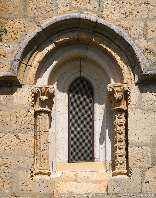 Iglesia de la Santa Espina: ventanal tardorrom&aacute;nico