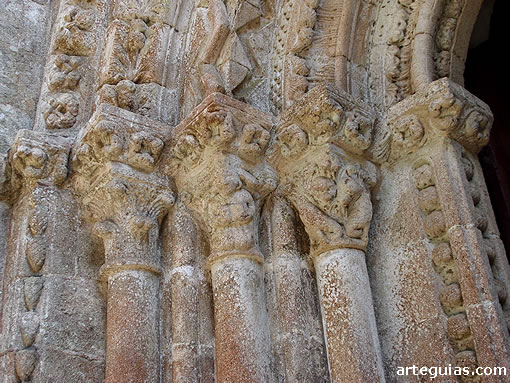 Capiteles de la portada de Vilar de Donas