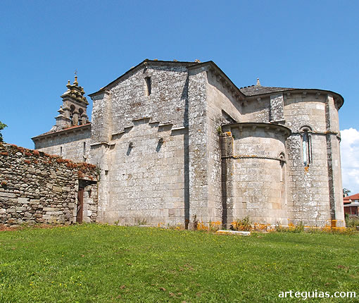 La iglesia de San Salvador de Vilar de Donas, vista desde el sur
