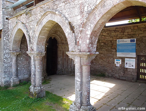P&oacute;rtico o n&aacute;rtex de la iglesia de San Salvador de Vilar de Donas