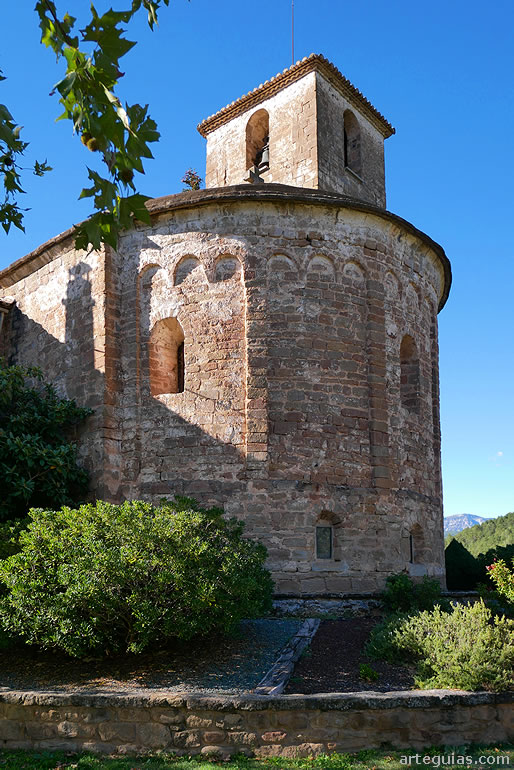 Ábside románico lombardo de la iglesia de Sant Esteve