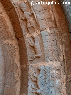 Escena de caza en una de las arquivoltas. Alpanseque