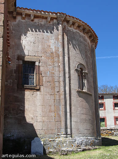 El &aacute;bside de la iglesia de San Miguel de Arlanz&oacute;n, visto desde el sur