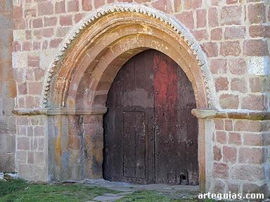 Puerta norte de la iglesia de Arlanz&oacute;n