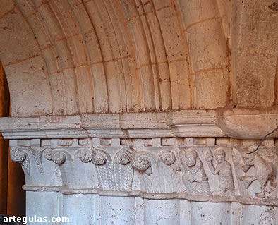 Iglesia de Arlanz&oacute;n: capiteles de la puerta norte