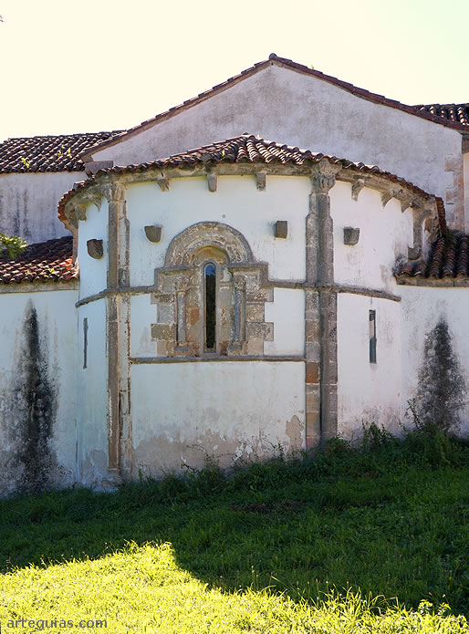 &Aacute;bside de la iglesia de Selorio