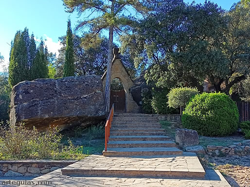 El cementerio modernista de Olius