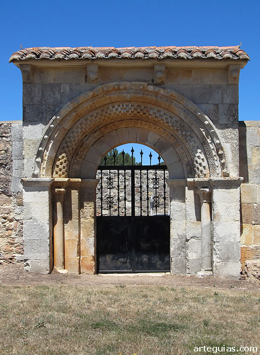 Ruinas de la iglesia de San Tirso en el Cementerio de Vega de Bur