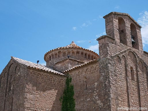 El cimborrio cilíndrico sobre el crucero de la iglesia