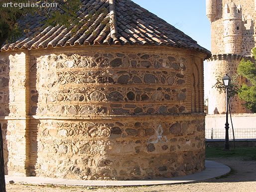 &Aacute;bside semicil&iacute;ndrico mud&eacute;jar toledano rural