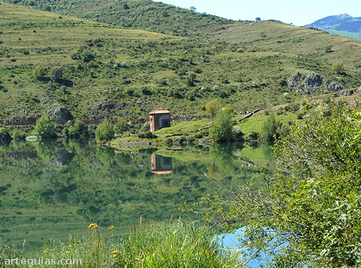 La ermita de Mansilla de la Sierra en un impresionante paraje paisaj&iacute;stico