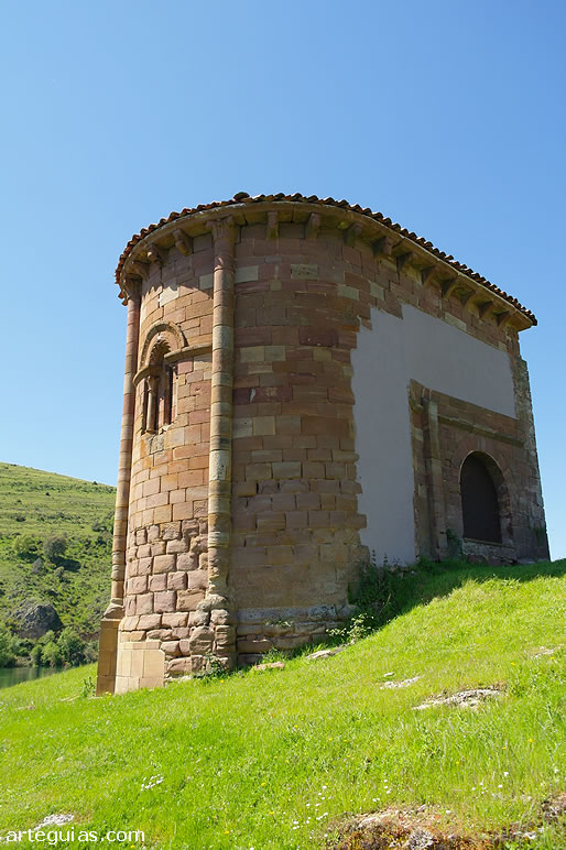 Aunque se ha perdido la mayor parte del edificio de tres naves, lo que queda es de gran belleza