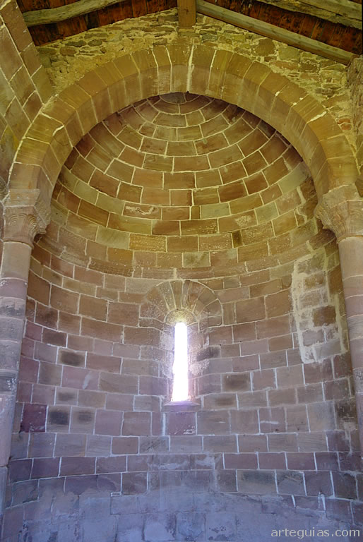 Interior de lo que queda de la ermita de Mansilla de la Sierra