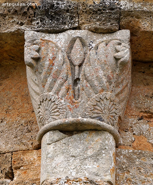 Iglesia de Abajas: una de las columnas del &aacute;bside