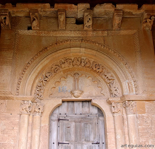 Portada de la iglesia de Abajas