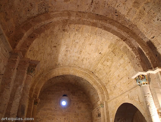 B&oacute;veda de medio ca&ntilde;&oacute;n de la nave de la iglesia de Abajas