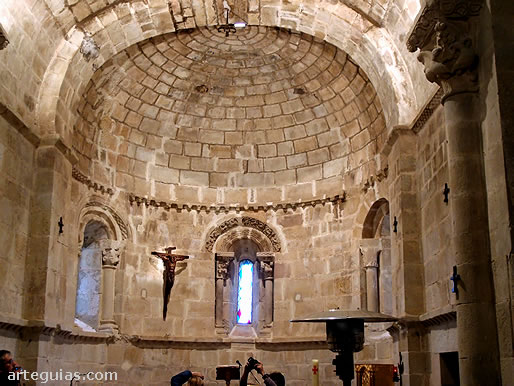 Interior de la cabecera de Argomilla de Cay&oacute;n