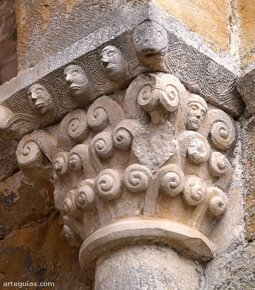 iglesia de B&aacute;rcena de Pienza: capitel de la cabecera