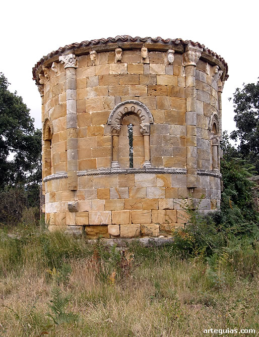 &Aacute;bside de la iglesia de B&aacute;rcena de Pienza