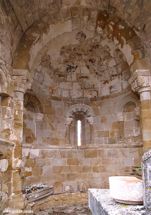 Iglesia de B&aacute;rcena de Pienza: interior del &aacute;bside