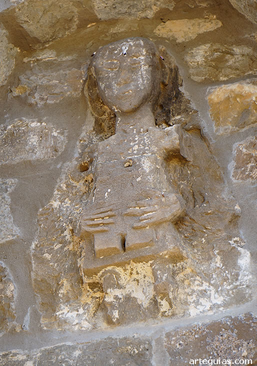 Otro de los relieves encastrados en la iglesia de Bar&oacute;s