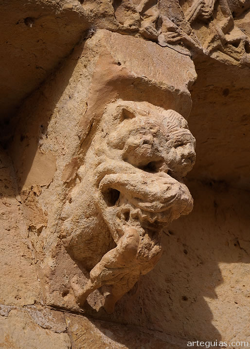 Canecillo de le&oacute;n andr&oacute;fago