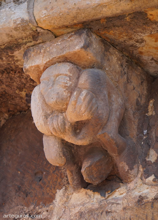 Canecillo de la iglesia de Bolmir