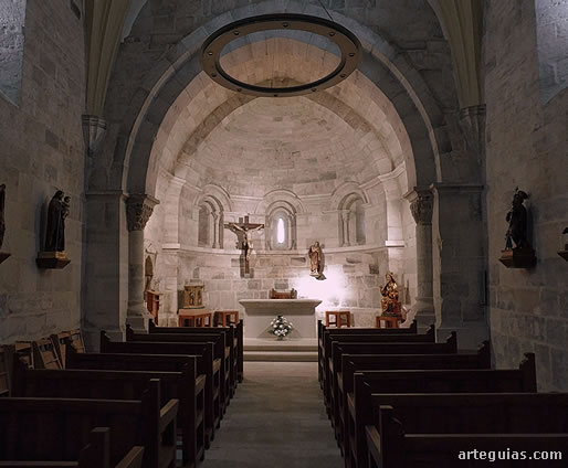 Iglesia de Cabanillas: interior de la nave y de la cabecera