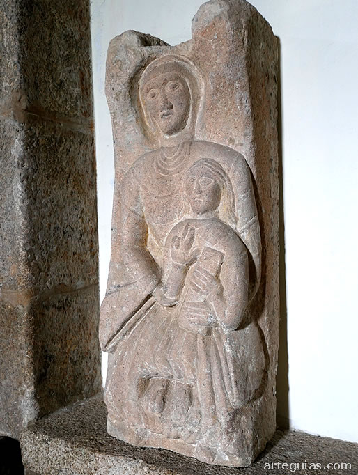 Relieve de la Virgen con el Ni&ntilde;o