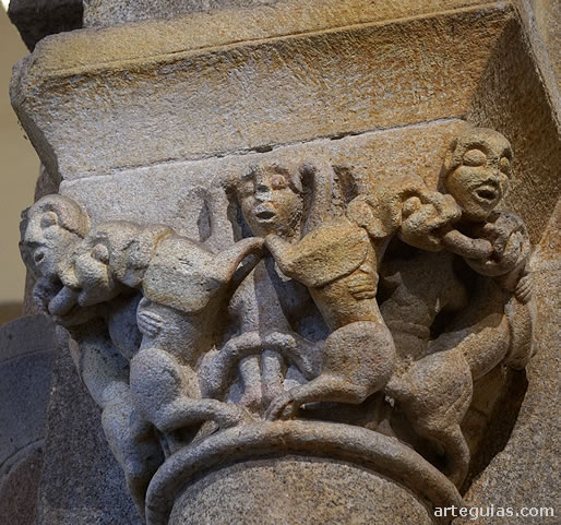 Capitel rom&aacute;nico con hombres y leones