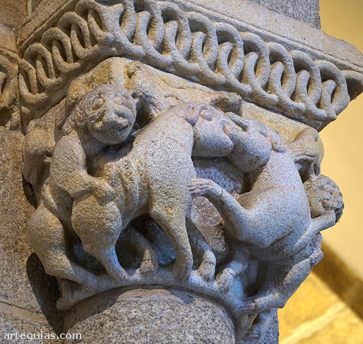 Cambre: capitel con leones