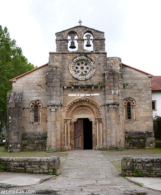Fachada de la iglesia de Santa Mar&iacute;a de Cambre, A Coru&ntilde;a