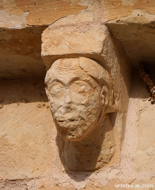 Canecillo con la cabeza de un hombre