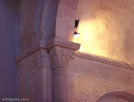 Capitel del arco triunfal