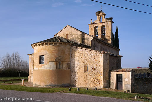 Vista desde el nordeste de la iglesia de Castillejo de Mesle&oacute;n, Segovia