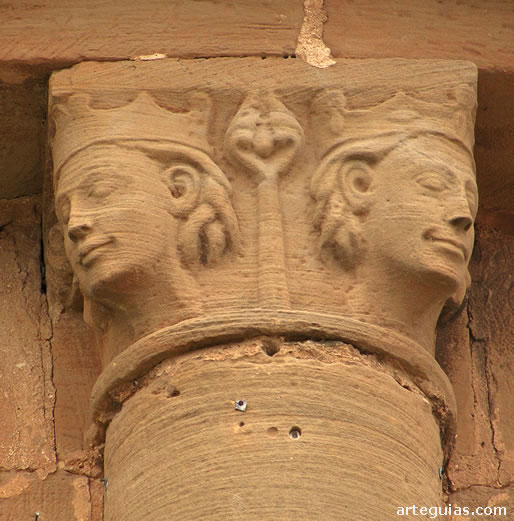 Capitel con las cabeza de dos reyes