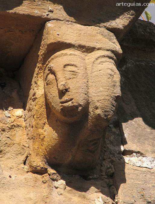 Canecillo con dos cabezas geminadas