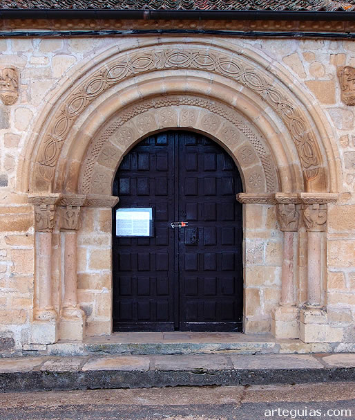 Puerta rom&aacute;nica