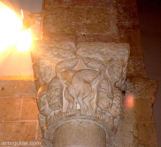 Capitel del arco triunfal