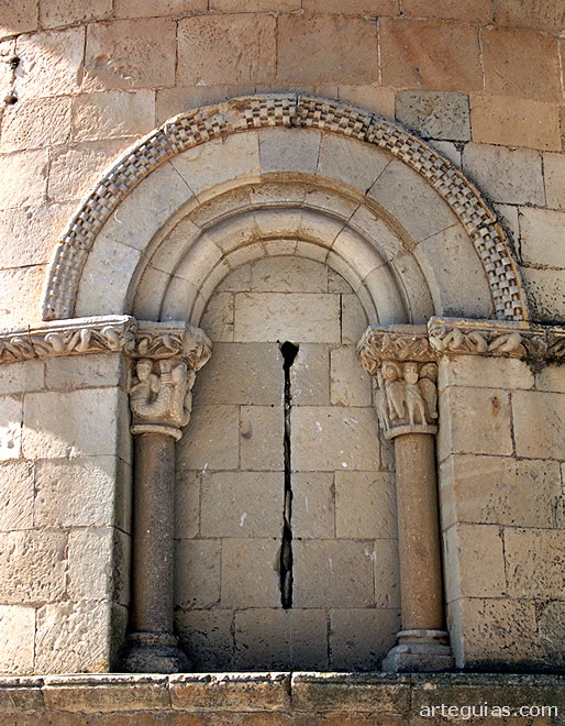 Ventanal norte del &aacute;bside