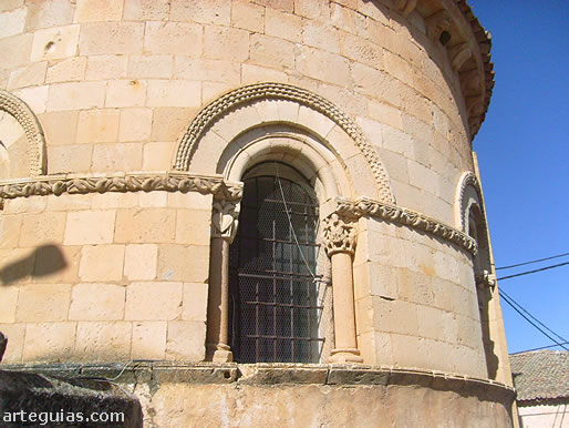 Iglesia de Cerezo de Arriba, Segovia: detalle de la cabecera
