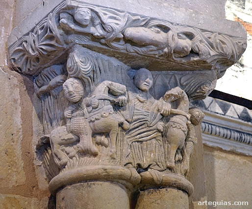 Capitel del arco triunfal