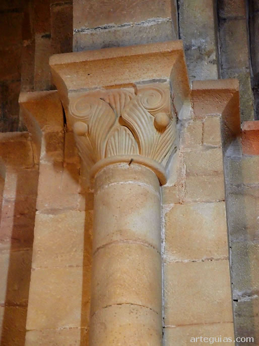 Columna rom&aacute;nica interior