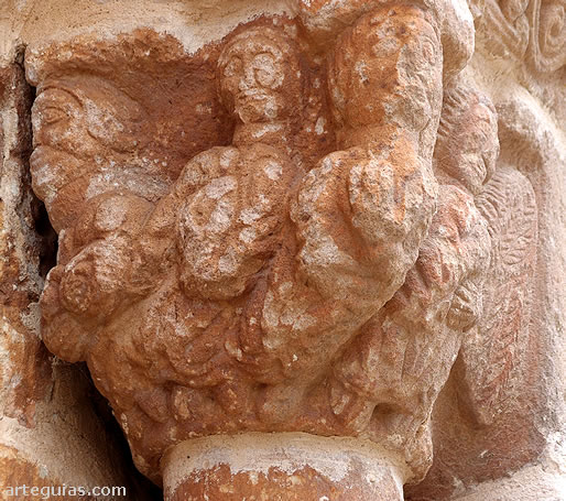 Capitel semejante al anterior